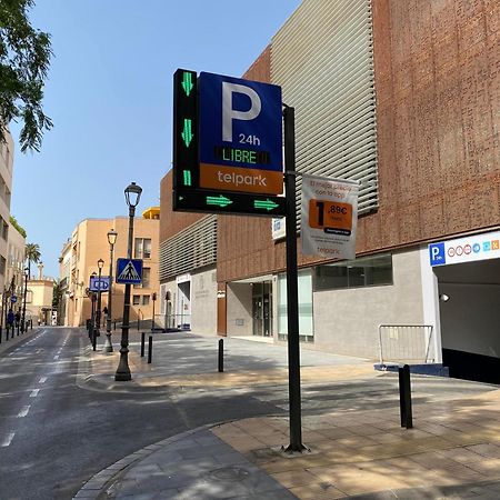 Apartamento Con Parking Gratis En El Centro, 2 Dormitorios Almería Buitenkant foto