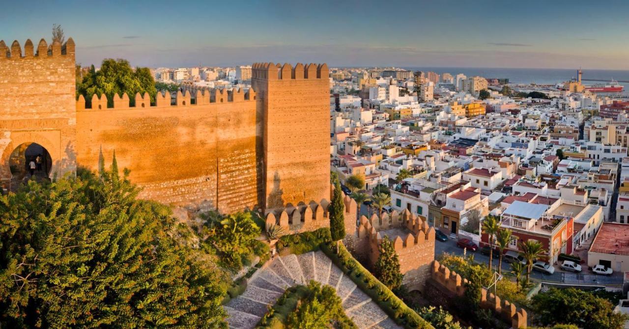 Apartamento Con Parking Gratis En El Centro, 2 Dormitorios Almería Buitenkant foto