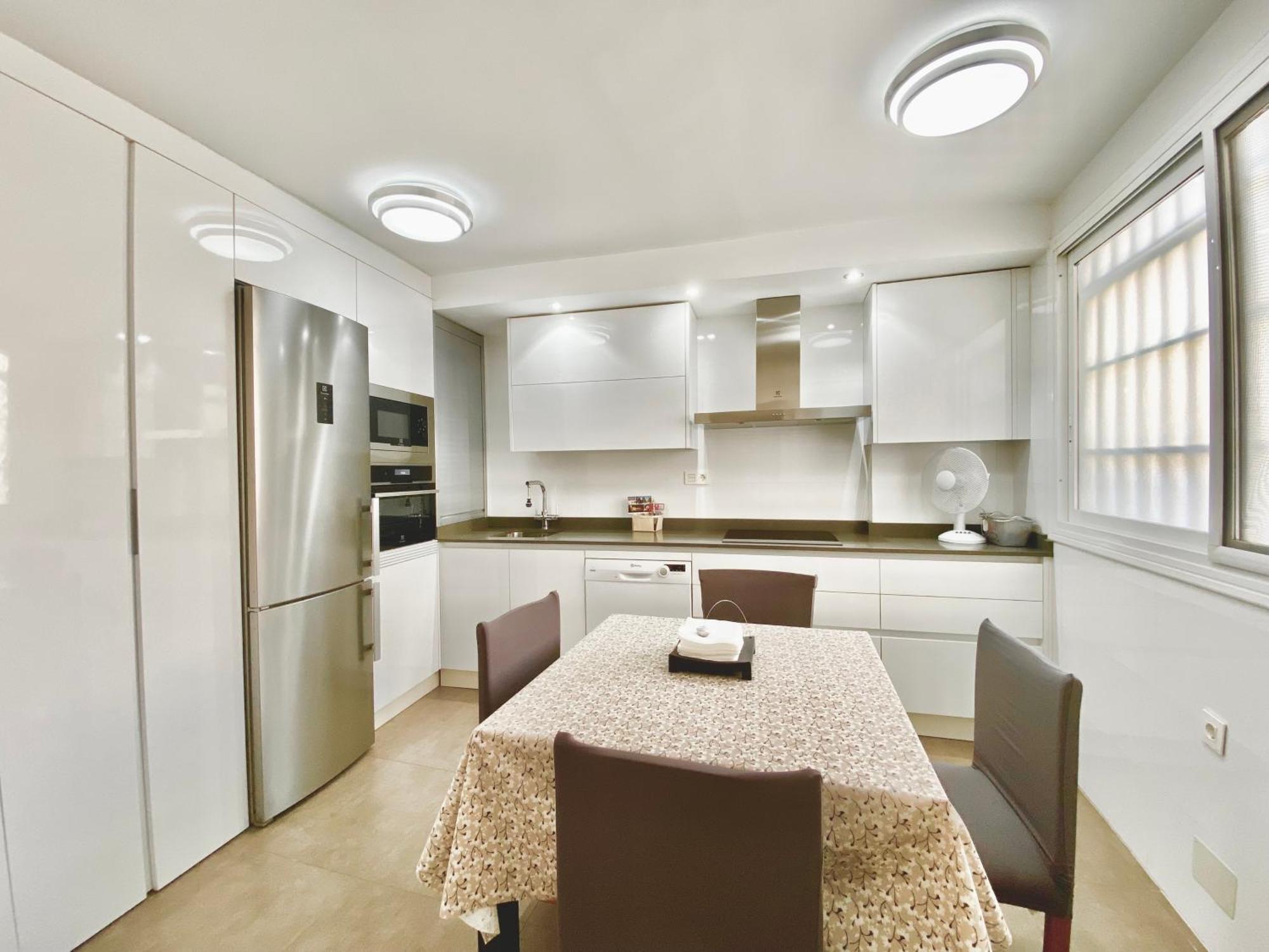 Apartamento Con Parking Gratis En El Centro, 2 Dormitorios Almería Buitenkant foto